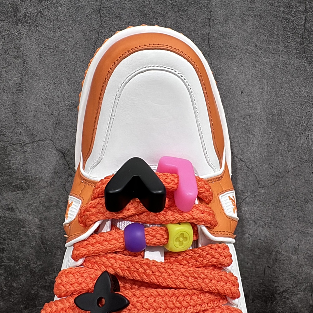 图片[5]-【顶级性价比版本】LV Trainer Maxi 小胖丁系列面包鞋 双层礼盒 橙色包装礼盒 中高端品质 价格合理不杀猪 品质对得起价格 非市面假特价版本 工厂长期补货 价格优势供应 原版购入开发打造 正确原版 超高还原度 空胶工艺 各细节到位 鞋面为细柔小牛皮 厚实织物鞋带正确扣子串珠 尺码：35 36 37 38 39 40 41 42 43 44 45-选品中心