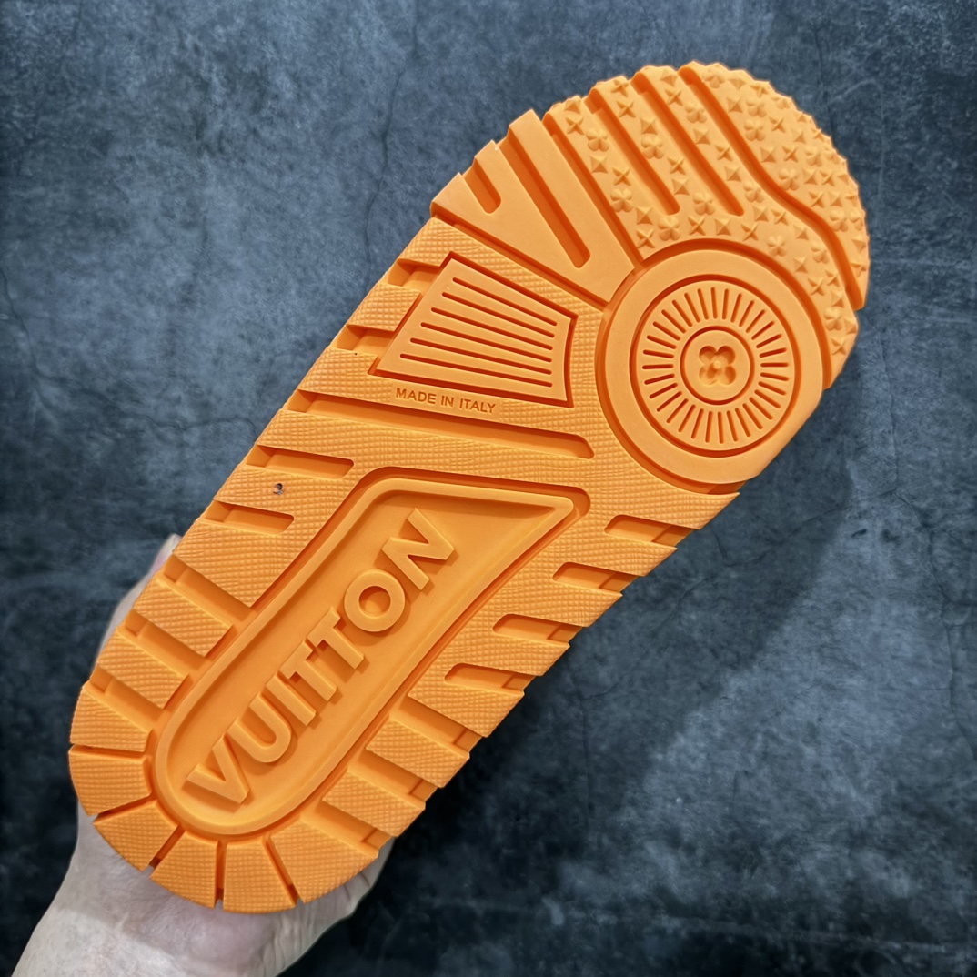 图片[7]-【顶级性价比版本】LV Trainer Maxi 小胖丁系列面包鞋 双层礼盒 橙色包装礼盒 中高端品质 价格合理不杀猪 品质对得起价格 非市面假特价版本 工厂长期补货 价格优势供应 原版购入开发打造 正确原版 超高还原度 空胶工艺 各细节到位 鞋面为细柔小牛皮 厚实织物鞋带正确扣子串珠 尺码：35 36 37 38 39 40 41 42 43 44 45-选品中心