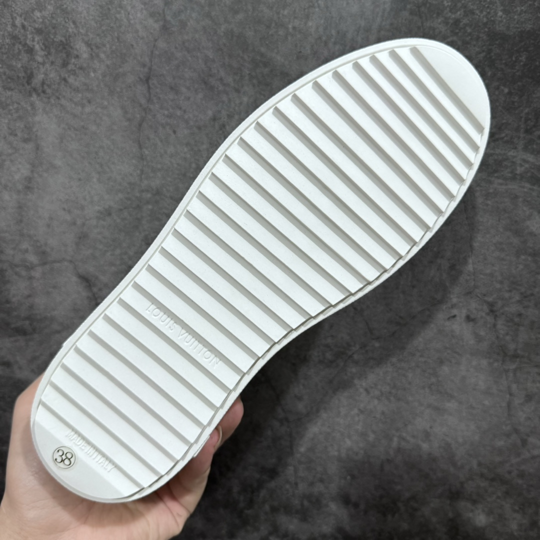 图片[9]-【广东顶级纯原】Louis Vuitton Time Out Low Sneaker LV 舒畅系列休闲松糕锯齿底系列板鞋 配件抽屉礼盒 防尘布袋 身份卡 小票 采用软质粒面头层牛革拼接制成鞋面材质 高密度电脑车线工艺 小牛真皮内里贴附 PU超软脚感乳胶鞋垫 外置隔色厚实橡胶大底 尺码：35-45-选品中心