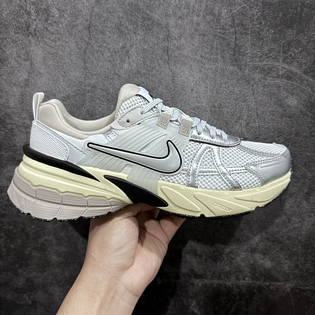 纯原特供版NikeV2KRun减震防滑耐磨低帮跑步鞋白银FD0736-100市场最强版本完美版型细节一流