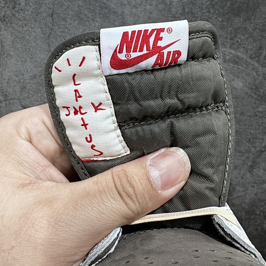 图片[4]-【FK纯原】Air Jordan 1 x Travis ScottnAJ1 x TS联名白棕倒钩3.0  DM7866-162nn纯原第一梯队版本 细节均没毛病 品质自观实拍👇🏻n所有皮料均来自原厂 所有细节均多次校对n针车效果同步原鞋 刺绣拉到原厂定做n原楦原纸板开发 后跟弧度收口自然不对折极致一眼正品既视感 进口玻璃冲刀皮料裁剪零毛边承诺百分百一致原鞋 鞋面清洁度最高 QC检验标准 控制溢胶 鞋盒、防尘纸 配件鞋带 均采购来自原厂n 尺码：36-47.5-莆田鞋批发中心