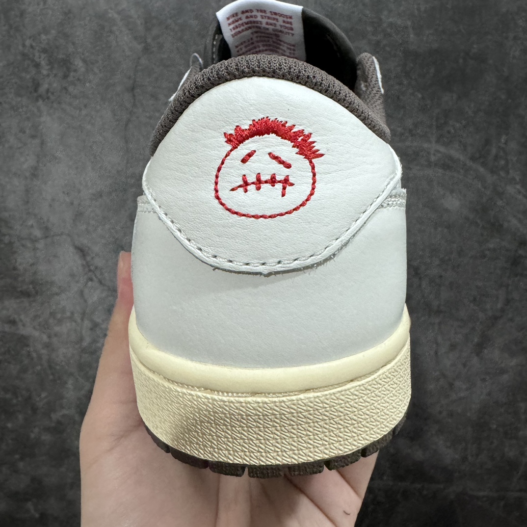 图片[2]-【FK纯原】Air Jordan 1 x Travis ScottnAJ1 x TS联名白棕倒钩3.0  DM7866-162nn纯原第一梯队版本 细节均没毛病 品质自观实拍👇🏻n所有皮料均来自原厂 所有细节均多次校对n针车效果同步原鞋 刺绣拉到原厂定做n原楦原纸板开发 后跟弧度收口自然不对折极致一眼正品既视感 进口玻璃冲刀皮料裁剪零毛边承诺百分百一致原鞋 鞋面清洁度最高 QC检验标准 控制溢胶 鞋盒、防尘纸 配件鞋带 均采购来自原厂n 尺码：36-47.5-莆田鞋批发中心