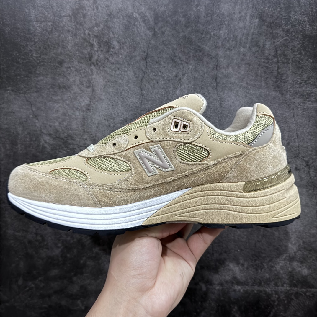 图片[2]-【纯原M版】New Balance M992TN 新百伦NB992总统复古慢跑鞋 卡其色 正确3M反光细节 原楦原纸版开发 正确6层组合底模精密开发 后跟透明TPU水晶装饰条稳固 沿用了引以为傲的跑鞋手工技艺 采用猪皮绒面并包裹局部透气网面的鞋身设计 菱网鞋舌上刻有New Balance USA 鞋面依旧身着经典的大热之灰 彰显了其高端的品质身份  尺码：36 37 37.5 38 38.5 39 40 40.5 41.5 42 42.5 43 44 45 46.5-莆田鞋批发中心