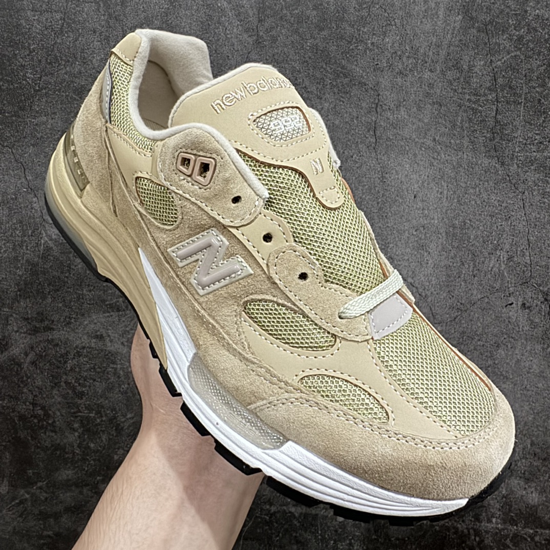 图片[3]-【纯原M版】New Balance M992TN 新百伦NB992总统复古慢跑鞋 卡其色 正确3M反光细节 原楦原纸版开发 正确6层组合底模精密开发 后跟透明TPU水晶装饰条稳固 沿用了引以为傲的跑鞋手工技艺 采用猪皮绒面并包裹局部透气网面的鞋身设计 菱网鞋舌上刻有New Balance USA 鞋面依旧身着经典的大热之灰 彰显了其高端的品质身份  尺码：36 37 37.5 38 38.5 39 40 40.5 41.5 42 42.5 43 44 45 46.5-莆田鞋批发中心