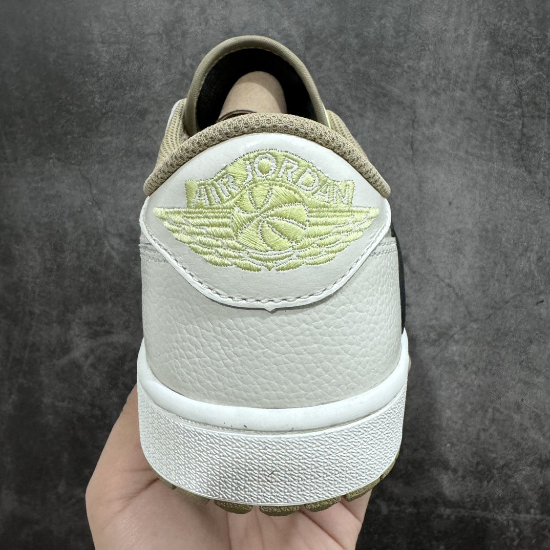 图片[3]-【OG纯原版】Travis Scott x Air Jordan AJ1 Low Golf \”Olive\” TS联名倒钩高尔夫低帮6.0 FZ3124-200nn顶级大厂代号版本所有皮料均来自原厂 所有细节均多次校对针车效果同步原鞋 刺绣拉到原厂定做原楦原纸板开发 后跟弧度收口自然不对折 极致一眼正品既视感进口玻璃冲刀皮料裁剪超干净零毛边 承诺百分百一致原鞋 鞋面清洁度最高 QC检验标准 控制溢胶 鞋盒、防尘纸 配件鞋带 均采购来自原厂 尺码：36-47.5-莆田鞋批发中心