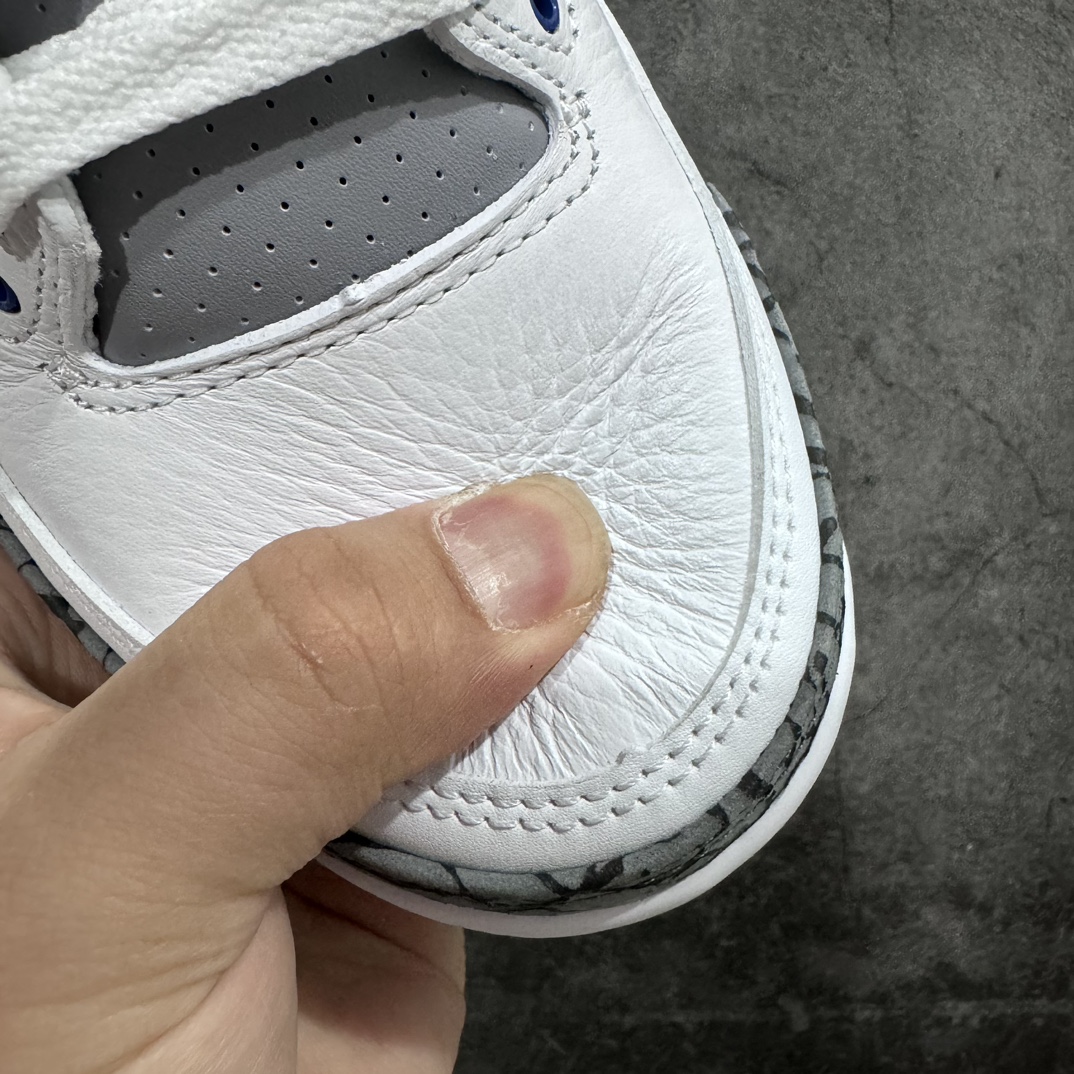 图片[3]-【X版纯原】Air Jordan 3 \”White Navy \” 潮流复古篮球鞋 男款 灰黑色灰蓝水泥 CT8532-140 市场首家顶级版出货 第一梯队品质区别市场全头层公司级货品正确磨砂麂皮爆裂纹 细纹爆裂原厂皮料 裁边高清洁度 完美鞋型细节n鞋身整体以皮革材质打造，配色方面以白色为底色，搭配海军蓝鞋带孔中底等细节点缀，鞋头与后跟采用灰色爆裂纹呈现，彰显Air Jordan 3一如既往的高规格质感，整体颜值简约百搭；鞋带孔、鞋舌处的Jumpman Logo制绣以及中底部分均采用海军蓝配色点缀，后跟处也采用Jumpman Logo呈现，并没有采用元年的Nike标志，最后以白蓝中底搭配灰色外底完善设计收尾。  尺码：40-47.5-莆田鞋批发中心