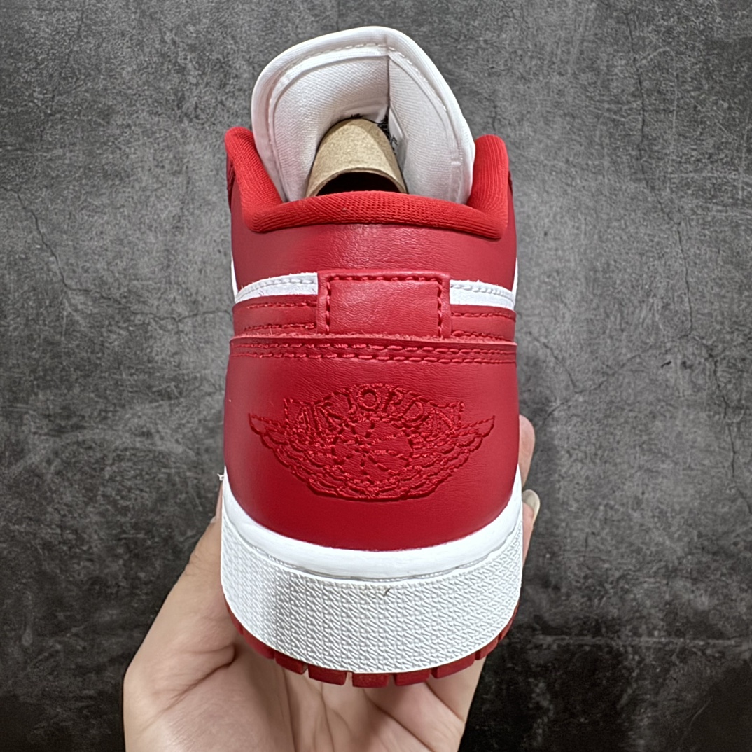 图片[4]-【DT纯原】Air Jordan 1 Low AJ1乔1低帮白红 553560-611终端优势供应 市面中低帮最具代表性版本没有之一 口碑大厂出品 品控大底版型不断改良更新 全套原纸板楦头开发 确保原汁原味 完美呈现版型 完美零毛边处理 原厂内置全掌气垫 价格定位良心 平台专用代工流水线出品 一眼公司既视感 拿到手的一瞬间就与众不同 碾压市面所有版本 全部原鞋开发 每一个配色都会采购原鞋确认细节 打破市面看图做货无好货之说  尺码：35.5-40-莆田鞋批发中心