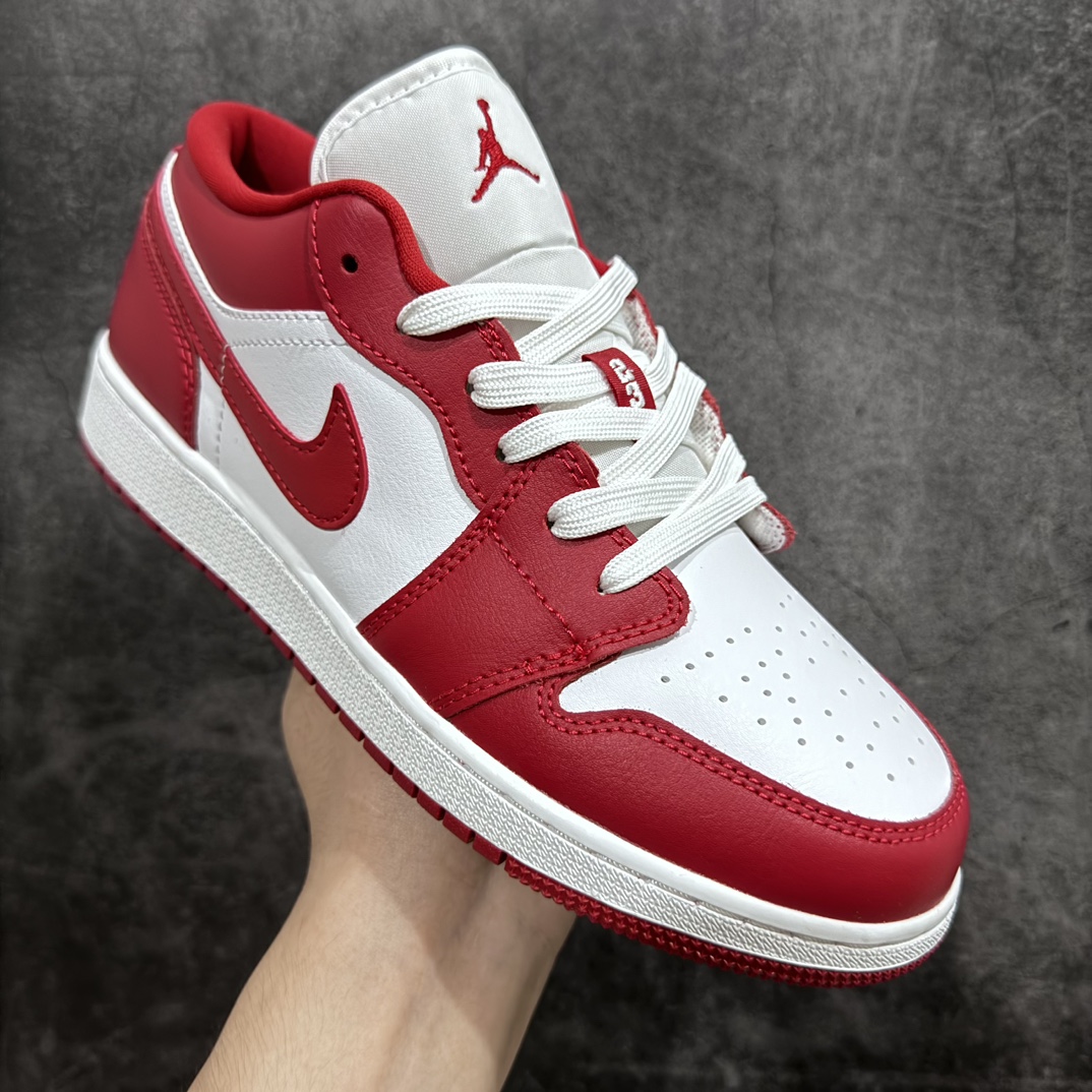 图片[3]-【DT纯原】Air Jordan 1 Low AJ1乔1低帮白红 553560-611终端优势供应 市面中低帮最具代表性版本没有之一 口碑大厂出品 品控大底版型不断改良更新 全套原纸板楦头开发 确保原汁原味 完美呈现版型 完美零毛边处理 原厂内置全掌气垫 价格定位良心 平台专用代工流水线出品 一眼公司既视感 拿到手的一瞬间就与众不同 碾压市面所有版本 全部原鞋开发 每一个配色都会采购原鞋确认细节 打破市面看图做货无好货之说  尺码：35.5-40-莆田鞋批发中心