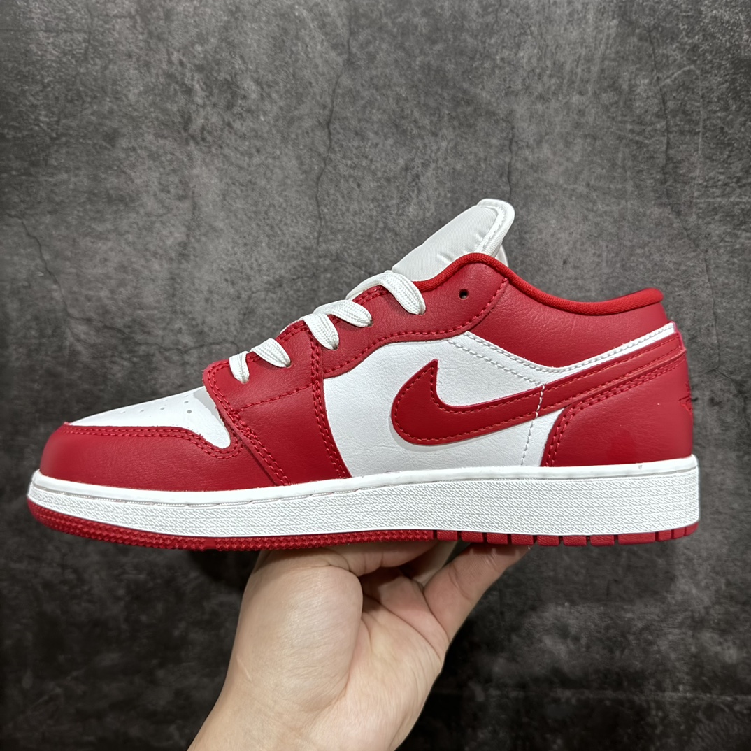 图片[2]-【DT纯原】Air Jordan 1 Low AJ1乔1低帮白红 553560-611终端优势供应 市面中低帮最具代表性版本没有之一 口碑大厂出品 品控大底版型不断改良更新 全套原纸板楦头开发 确保原汁原味 完美呈现版型 完美零毛边处理 原厂内置全掌气垫 价格定位良心 平台专用代工流水线出品 一眼公司既视感 拿到手的一瞬间就与众不同 碾压市面所有版本 全部原鞋开发 每一个配色都会采购原鞋确认细节 打破市面看图做货无好货之说  尺码：35.5-40-莆田鞋批发中心