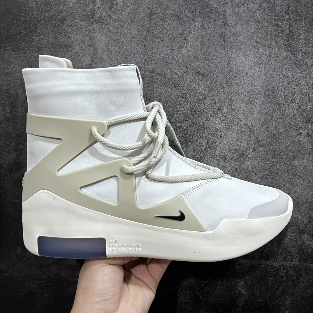 【外贸顶级版】FOG x Air Fear of God 1重磅联名 高帮 纯白 AR4237-100nn最具逼格的联名之王 最强纯原 外贸大厂出品n高价购入原鞋 全套原档案原纸板开发鞋面采用原厂材质 搭配原装网面百万原厂磨具开模 进口TPU框架设计中底搭载 双层 Zoom Air 气垫科技提高缓震 脚感舒适度完美匹配zpn同步官方包装配件 附赠原装高端鞋袋n每只鞋和配件拥有一个液态银独立包装n绝对按公司标准打造  尺码：40 40.5 41 42 42.5 43 44 44.5 45 46 47.5-莆田鞋批发中心