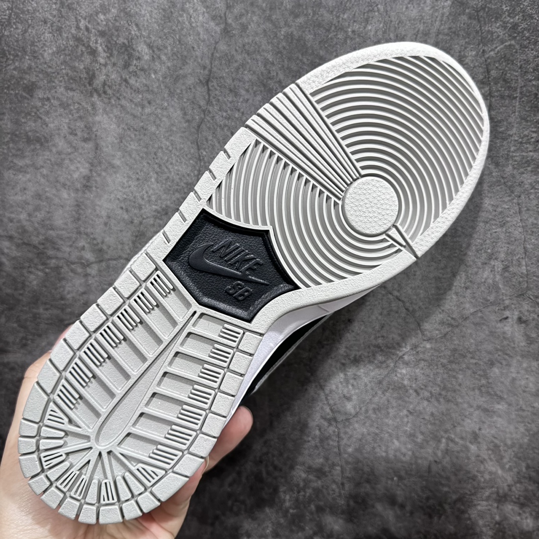纯原G版DunkSB影子灰顶级的配置全新补齐原厂皮料正确鞋型正确勾子材质这个版本是真心的性价比的天花板同