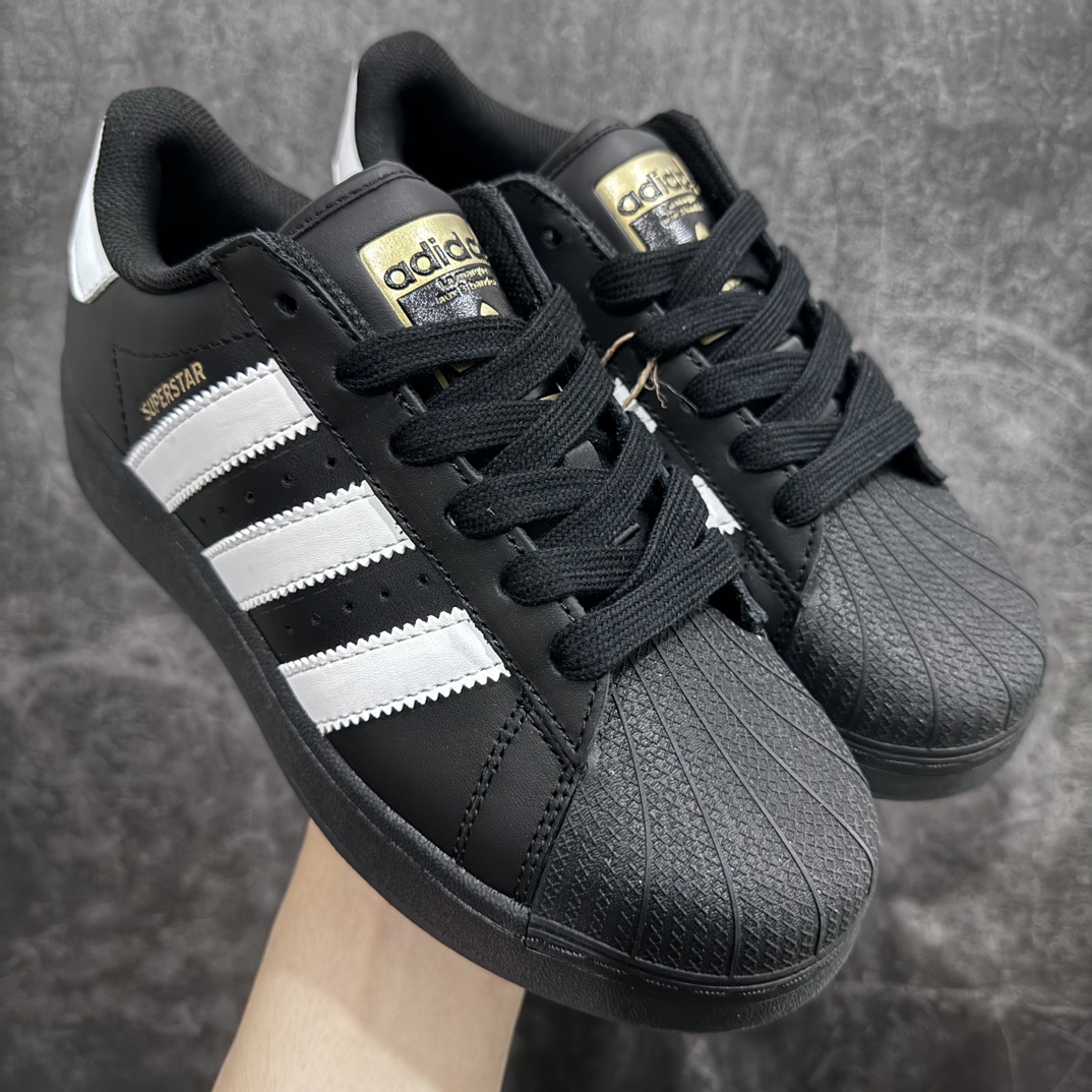 【纯原版】Adidas Originals Superstar XLG 贝壳头系列低帮厚底松糕经典百搭休闲运动板鞋“皮革武士黑白LOGO”IG9777nn男女鞋真标半码制n原楦原纸版数据开发版型n采用头层皮革饰片组合粒面牛剖革鞋面材质n内嵌EVA环保鞋垫 外置耐磨防滑鞋底组合扇贝防踢头盖片 尺码：35 36 36⅔ 37⅓ 38 38⅔ 39⅓ 40 40⅔ 41⅓ 42 42⅔ 43⅓ 44-莆田鞋批发中心