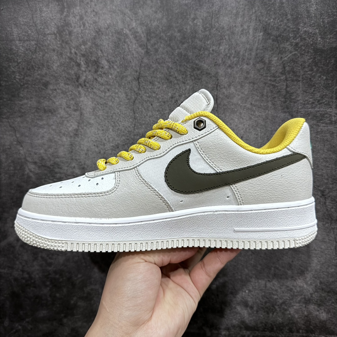 200 NK Air Force 1’07 Low Premium”Light BoneVivid Sulfur“空军一号系列经典低帮板鞋“拼接骨白墨绿黄”FV3628-031