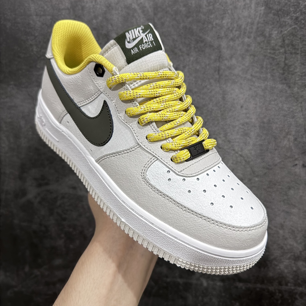 200 NK Air Force 1’07 Low Premium”Light BoneVivid Sulfur“空军一号系列经典低帮板鞋“拼接骨白墨绿黄”FV3628-031