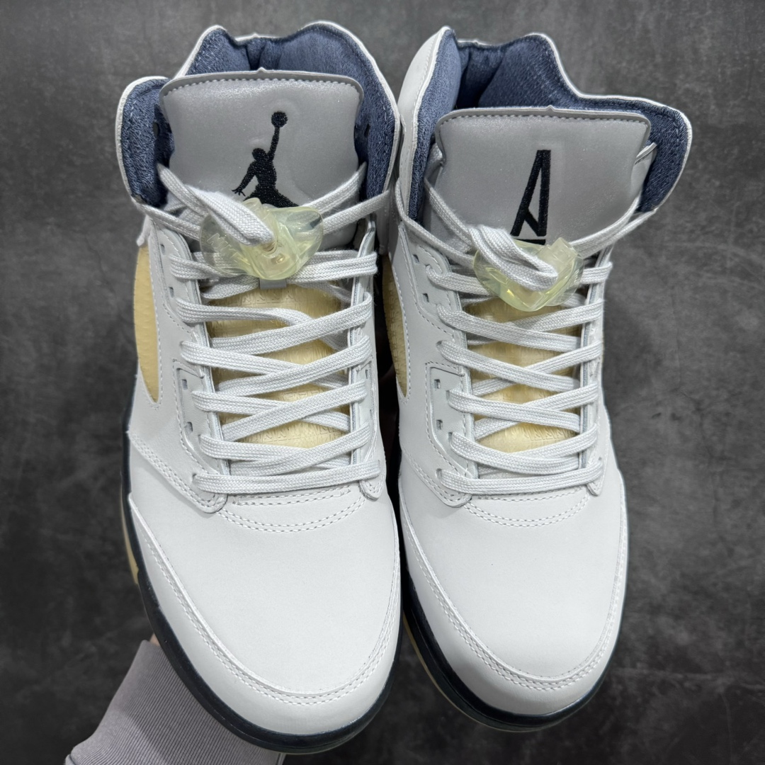 图片[2]-【OG纯原】A Ma Maniére x Air JordanAJ5 Retro AMM联名白色 FZ5758-004原楦原纸板开发 采购原厂皮料 原厂定型 后跟完美效果 到手可放心比对发售原鞋 上脚百分百充当正品驾驭 真正原装公司级完美鞋型 一切细节实拍所见所得！纸板中底、钢印 完美版型 一应俱全外贸专供 发国外寄售可稳妥充正操作Size：40 40.5 41 42 42.5 43 44 44.5 45 46 47.5 48.5-莆田鞋批发中心