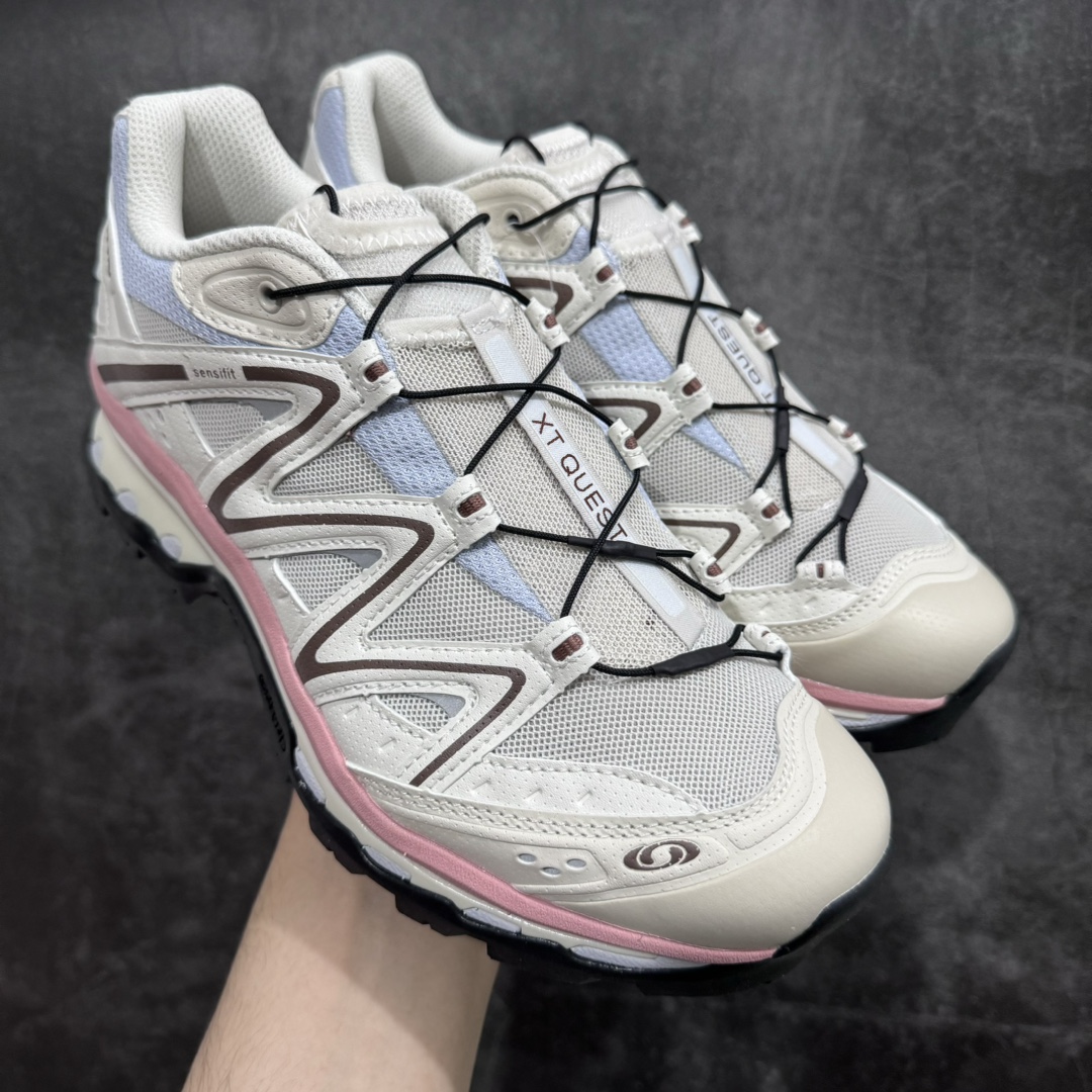 【绿x升级版】Salomon XT-QUEST ADV萨洛蒙情侣款户外机能鞋 白香槟色n全新绿x升级版 品质大改进 ‼️n全鞋改进为原厂一致材料打造n全新修长鞋型 相对老版臃肿鞋型 此版的版型更正全新玻璃冲刀 清洁度提升n同步原版左右鞋带孔的间距加大（之前老版间距太小）n网面与鞋头材料校对一致无色差（老版网面有色差）n鞋后跟反口V字定型同步zp（老版臃肿为U字后跟反口）n鞋舌两侧鞋帮脚踝处更加直挺（之前老版往中间踏）n鞋盒黑盒改正为原版牛皮纸鞋盒n鞋头处添加☯️太极标n所有细节多次修改校正 坚持同步原版无差别n毋庸置疑全市场最好的版本💪🏻终端优势供应nnSIZE：36 36.5 37.5 38 38.5 39 40 40.5 41 42 42.5 43 44 44.5 45 46.5-莆田鞋批发中心