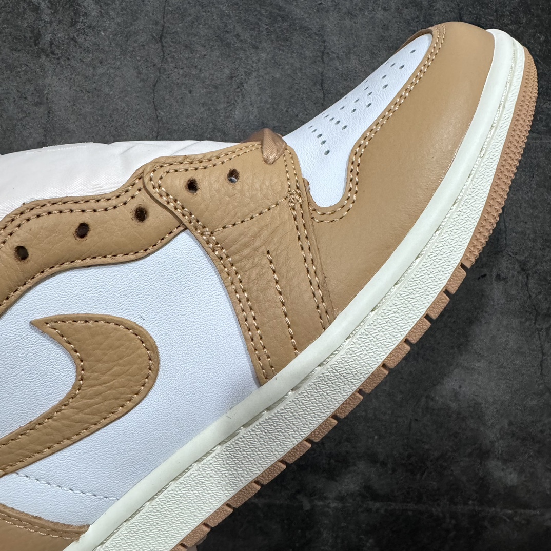 图片[6]-【东莞小纯原】Air Jordan 1 High OG “Praline” 奶油黄n纯原 Air Jordan 1 High OG “Praline”是一款以奢华手袋为灵感的新款女生专属配色，。采用棕褐色、白色和帆白为配色方案，以优质皮革、网眼鞋舌和缎面衬里，塑造奢华色调，白色皮革鞋身搭配棕褐色覆面，并配有缎面状扁平鞋带，粉色“Nike Air”鞋舌标签、帆白中底和白色“Wings”脚踝标志，最后以棕褐色橡胶外底完美融合 货号：FN6622-201 尺码：40 40.5 41 42 42.5 43 44 44.5 45 46 47.5-莆田鞋批发中心