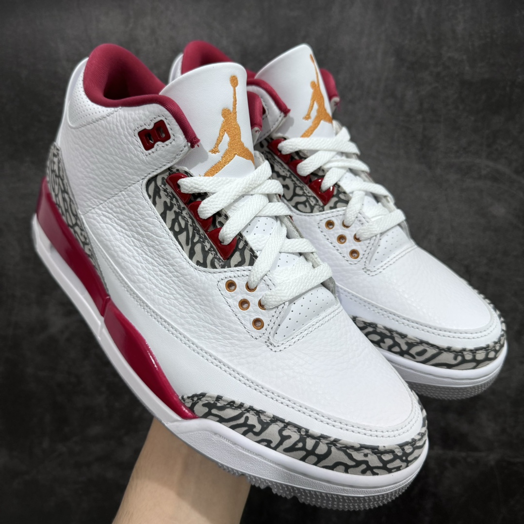 【纯原JS版】aj3 白红水泥 白酒红 全新版本出货nAir Jordan 3 Retro \”Cardinal Red\” 复古篮球鞋 白酒红 红雀nn国内知名头部一线大厂出品 原鞋原纸板数据开发 原厂楦头原厂组装工艺 市售唯一正确鞋型 细节最大限度还原ZP 寄售国外随意充正 多品质供应 注意区别版本n 尺码：40-47.5（含半码） 货号：CT8532-126-莆田鞋批发中心