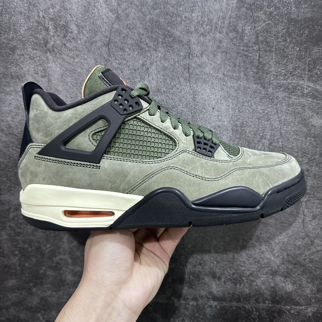 【GX/绿x版】UNDEFEATED x Air Jordan AJ4 Retro 不败联名 军绿 JBM351 M1该鞋款鞋身使用了大面积绿色为主色设计 并且它的特点为：可拆卸的魔术贴鞋舌板块、 鞋舌内替换原有AIR JORDAN 4字样变成UNDEFEATED白色黑底字样、拆卸魔术贴后为白字灰底JORDAN RARE AIR字样、鞋后跟TPU内为UNDEFEATED字样、鞋盒为特殊的拉链包装袋、以及带有黑色和橙色两幅鞋带 橙色的鞋舌Jumpman Logo和内衬 让整个鞋面有了点睛之笔于其中 圈内最强四代 耗时半年巨作 全套原纸板楦头开发 原厂特供皮料加持 确保原汁原味 完美呈现四代版型 一比一鞋头弧度高度鞋身弧度 数据细节工艺流程均保持原鞋一致 原厂TPU网格鞋带扣 正确内里网布 菱角分明不变形无多余毛边 柔软性质感一致于原鞋 市场唯一原厂鞋扣模具 背面可见隐藏注塑口 原厂织唛标 原厂飞人电绣工艺 尾指中部跳三针 独家绑鞋带手法 印刷中底布 四线拉帮 米色美纹纸贴合固定 进口港宝加持 后跟自然饱满 全鞋荧光划线卡点 追求极致完美 每一双都是工艺品 多重QC质检 超越公司货的品控标准 实实在在的免检产品  尺码：40 40.5 41 42 42.5 43 44 44.5 45 45.5 46 47.5 48.5 49.5 50.5-莆田鞋批发中心