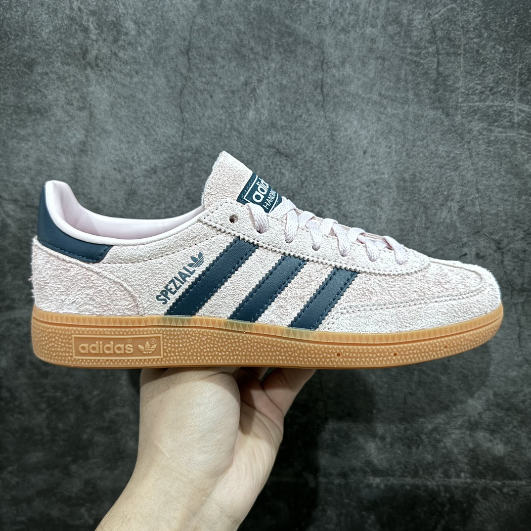 【纯原版】Adidas Handball Spezial  阿迪达斯经典款反毛皮复古休闲板鞋 粉色生胶IF6561n原厂原档案开发出品 皮料切割干净无任何毛边鞋型细节完美 超高清洁度 市场最高版本  尺码：35.5 36 36.5 37 38 38.5 39 40 40.5 41 42 42.5 43 44 44.5 45-莆田鞋批发中心