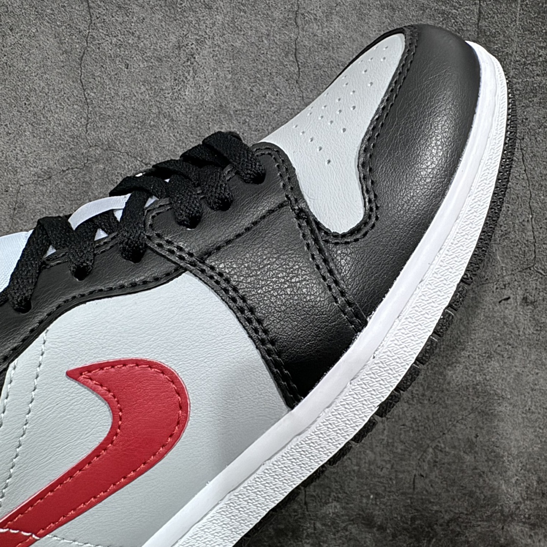 图片[5]-【K版】Air Jordan 1 Low 黑灰红n全鞋采用原装头层皮，用料扎实 精雕细琢n鞋型极致还原 飞翼3D打印改良 深度立体四线中底拉帮皮料选材 钢印 背胶一应俱全 全新批次 原装原模大底全鞋原厂定制皮料，手感细腻正确折边工艺 完美细节诠释。 货号 ：DC0774-062nSize ：36 36.5 37.5 38 38.5 39 40 40.5 41 42 42.5 43 44 44.5 45 46-莆田鞋批发中心