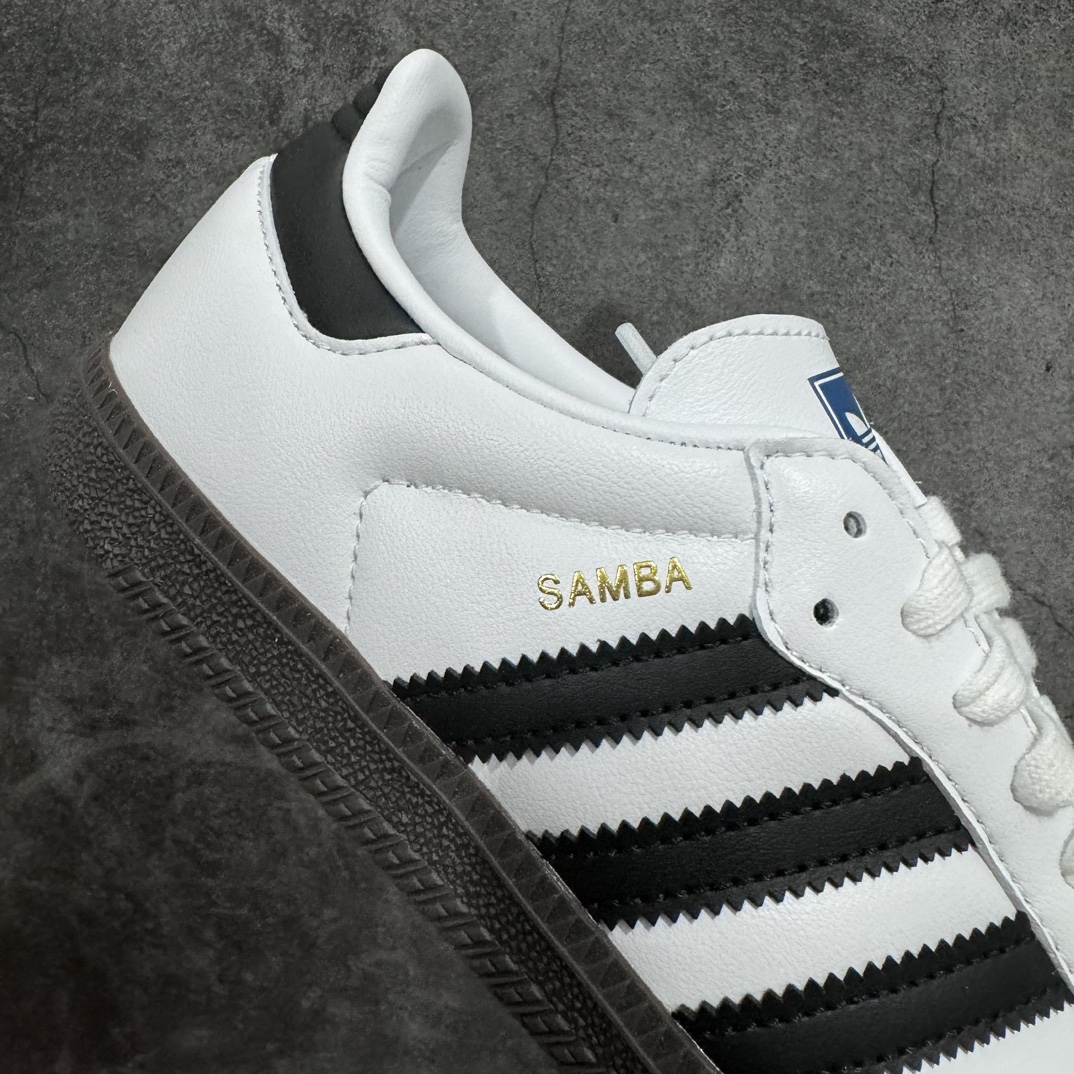 图片[7]-【X版纯原】Adidas Samba OG 桑巴低帮休闲板鞋 B75806n全新高端零售平台专供品质出货 全鞋身采用细腻甩纹头层牛皮 包括鞋舌也是头层皮n市场唯一正确鞋舌印刷标 注意正确深蓝色 有凹凸感n立体Samba烫金 后跟港宝定型 皮料切割超高清洁度n私模大底 非市面公底 多次调试无色差大底 高价零售首选品质‼️ 尺码：36 36.5 37 38 38.5 39 40 40.5 41 42 42.5 43 44 44.5 45-莆田鞋批发中心