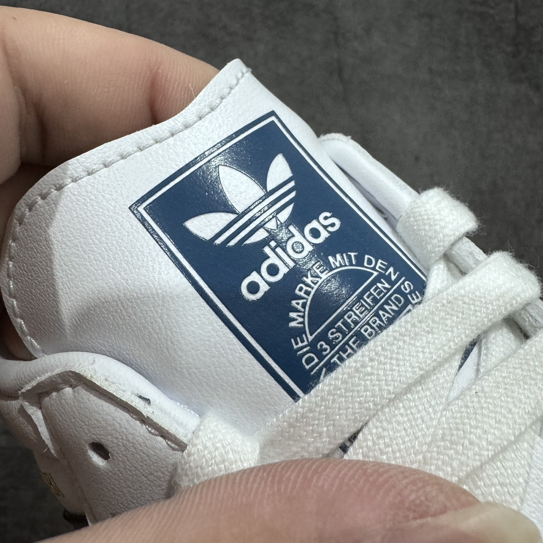 图片[2]-【X版纯原】Adidas Samba OG 桑巴低帮休闲板鞋 B75806n全新高端零售平台专供品质出货 全鞋身采用细腻甩纹头层牛皮 包括鞋舌也是头层皮n市场唯一正确鞋舌印刷标 注意正确深蓝色 有凹凸感n立体Samba烫金 后跟港宝定型 皮料切割超高清洁度n私模大底 非市面公底 多次调试无色差大底 高价零售首选品质‼️ 尺码：36 36.5 37 38 38.5 39 40 40.5 41 42 42.5 43 44 44.5 45-莆田鞋批发中心