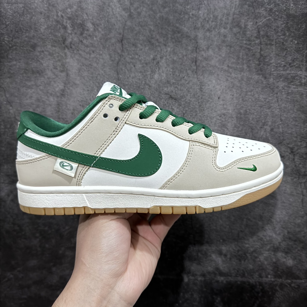 【定制版】Dunk Low 米白绿生胶 低帮休闲运动板鞋n此款主张打破传统的工业化流水线设计限制，以Made by ideas的超级创意为理念，集结众多潮流设计师，结合时下最ing潮流风尚，为潮流爱好者打造彰品自我的专属潮品。同时尊重每个年轻人对于潮流的理解与选择，主张“让每个年轻人塑造自己的潮流”。 货号 ：DD1391-139Size ：36 36.5 37.5 38 38.5 39 40 40.5 41 42 42.5 43 44 44.5 45-莆田鞋批发中心