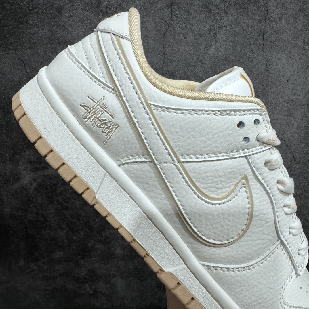 图片[7]-【定制版】Nike SB Dunk Low x Stussy 斯图西联名米白卡其”n纯原大厂出品 极力推荐👏n原装头层材料 独家版型蒸餾加工n帶來的是更好的视觉和脚感体验n大厂纯原品质出货 清洁度 电绣工艺皮料切割干净无任何毛边 细节完美 官方货号：JH5812 911 尺码：36 36.5 37.5 38 38.5 39 40 40.5 41 42 42.5 43 44 44.5 45-莆田鞋批发中心