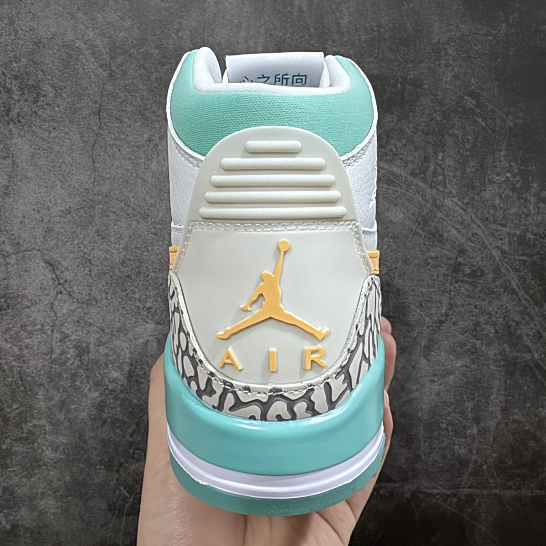 图片[4]-【纯原N版】Air Jordan Legacy AJ312郭艾伦白绿 FV3625-181鞋身采用了皮革材质打造 横跨鞋面的魔术贴十分吸睛 侧面的Swoosh Logo的一部分被鞋面遮挡了一部分 颇具玩味 魔术贴上标有NK标识 而鞋舌上是Jordan的经典飞翼Logo 后跟和鞋底均采用了Air Jordan 3 的设计 后跟上同样也使用了经典的爆裂纹图案  尺码：36 36.5 37.5 38 38.5 39 40 40.5 41 42 42.5 43 44 44.5 45 46 47.5-莆田鞋批发中心