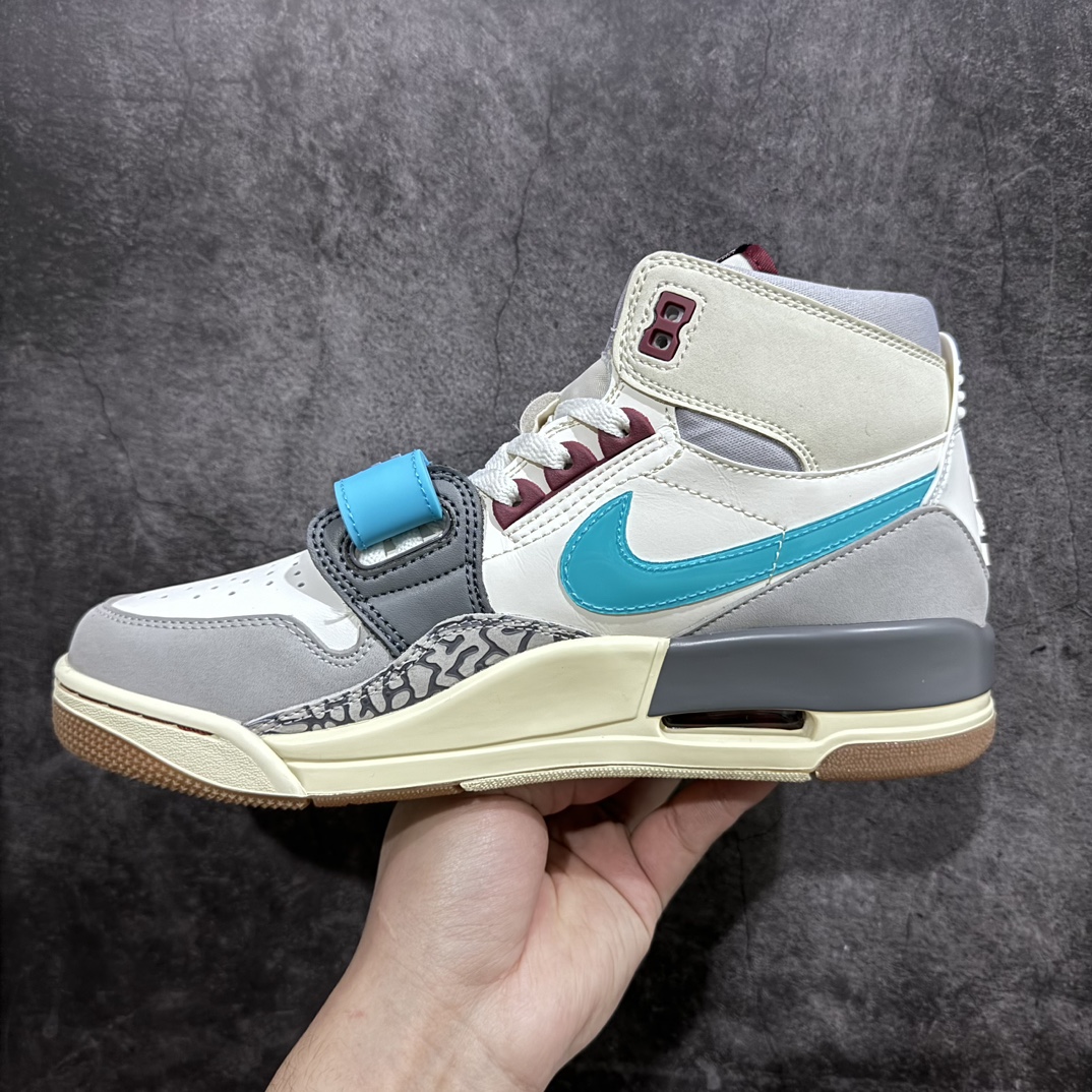 图片[2]-【纯原N版】Air Jordan Legacy AJ312 三合一高帮白灰蓝 货号：FB1875-141nn鞋身采用了皮革材质打造 横跨鞋面的魔术贴十分吸睛 侧面的Swoosh Logo的一部分被鞋面遮挡了一部分 颇具玩味 魔术贴上标有NK标识 而鞋舌上是Jordan的经典飞翼Logo 后跟和鞋底均采用了Air Jordan 3 的设计 后跟上同样也使用了经典的爆裂纹图案  尺码：36 36.5 37.5 38 38.5 39 40 40.5 41 42 42.5 43 44 44.5 45 46 47.5-莆田鞋批发中心