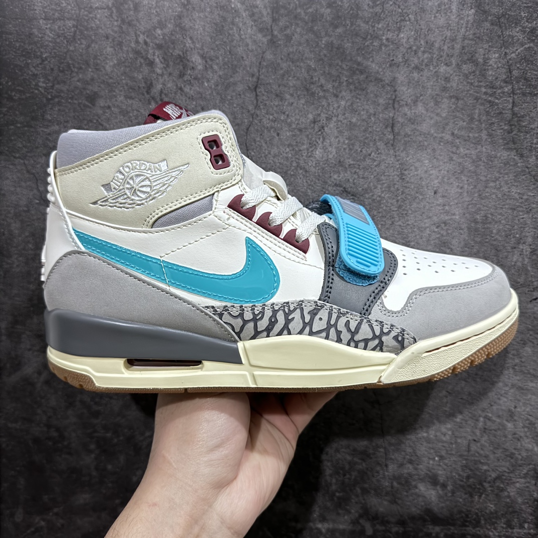 【纯原N版】Air Jordan Legacy AJ312 三合一高帮白灰蓝 货号：FB1875-141nn鞋身采用了皮革材质打造 横跨鞋面的魔术贴十分吸睛 侧面的Swoosh Logo的一部分被鞋面遮挡了一部分 颇具玩味 魔术贴上标有NK标识 而鞋舌上是Jordan的经典飞翼Logo 后跟和鞋底均采用了Air Jordan 3 的设计 后跟上同样也使用了经典的爆裂纹图案  尺码：36 36.5 37.5 38 38.5 39 40 40.5 41 42 42.5 43 44 44.5 45 46 47.5-莆田鞋批发中心