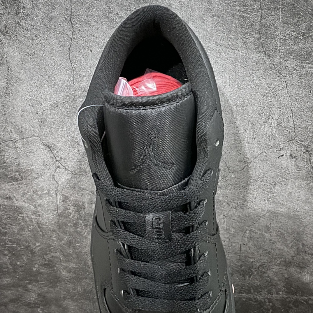 图片[8]-【K版】Air Jordan 1 Low\”Triple Black\”AJ1乔丹一代低帮经典复古文化休闲运动篮球鞋“武士全黑”553558-091nn男女鞋半码制n原楦原档案数据开发n采用软质牛剖革组合丝绸布鞋面材质n鞋垫嵌入缓震EVA物料及缜密拉帮中底布n外置耐磨橡胶隔色大底 尺码：36 36.5 37.5 38 38.5 39 40 40.5 41 42 42.5 43 44 44.5 45n近两年，AirJordan1的热度逐渐下降，但是依然是众多鞋迷们穿搭的首选之一。近日，全新 Air Jordan 1 Low “Triple Black” 官图释出。整双鞋采用全黑皮革面料制成，呈现出满满的高级感。全黑中底和外底进行搭配，完善整双鞋设计。颜值可以说是非常经典，无论男生还是女生，上脚都能轻松驾驭。-莆田鞋批发中心