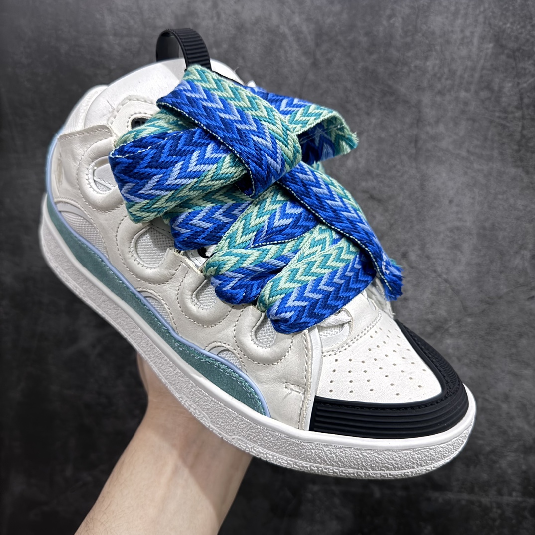 图片[3]-【原厂版】 Lanvin Leather Curb Sneakersn浪凡面包鞋白浅绿n原版1:1开模重工艺制作面料采用进口牛磨砂➕环保牛反绒➕金钢网织物内里柔软透气太空棉面料 原版开模双色TPU大底顶级品质 区别本地市场流通其他货品nLeather是一款灵感源自90年代的运动鞋 设计自信 尺寸夸张 这款鞋由纳帕小牛皮、翻毛皮和网眼布制成 圆润的外形、加垫的鞋舌和弯曲的金属孔眼使这款精心打造的鞋格外舒适  尺码：35/45-莆田鞋批发中心