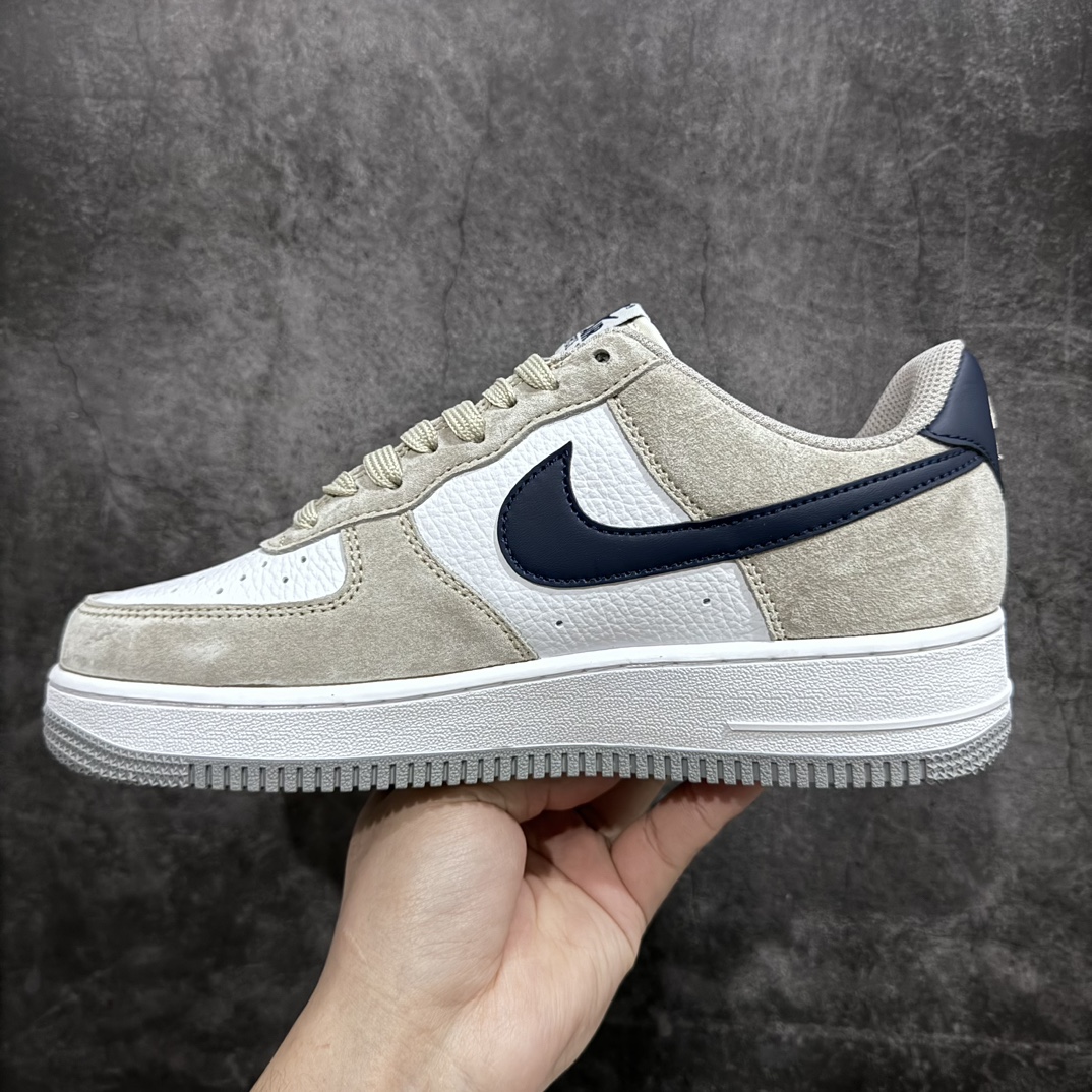 图片[2]-【公司级】By You专属定制个性鞋款,耐克Nike By You Air Force 1\’07 Low Retro SP空军一号低帮经典百搭休闲运动板鞋“皮革米白黑生胶底”CW2288-111n男女鞋真标半码制n升级原楦原纸版开发n采用软质粒面牛剖皮革鞋面材质n内置全掌Air Sole气垫 尺码：36 36.5 37.5 38 38.5 39 40 40.5 41 42 42.5 43 44 44.5 45-莆田鞋批发中心