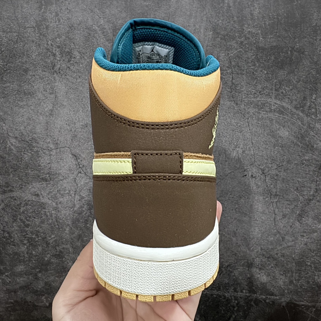 图片[4]-【K版】Air Jordan 1 AJd1 Mid \”Cacao Wow\” 中帮 棕绿天全新配色nn真正代工产物 原厂渠道 与正品无任何区别‼️天猫外贸客户指定订单‼️如今，Air Jordan 1 几乎成为潮人必备单品，原先不受关注的 Air Jordan 1 Mid 系列也受到了更多球鞋玩家的追捧 货号：DZ6335-200 尺码：36 36.5 37.5 38 38.5 39 40 40.5 41 42 42.5 43 44 45 46-莆田鞋批发中心