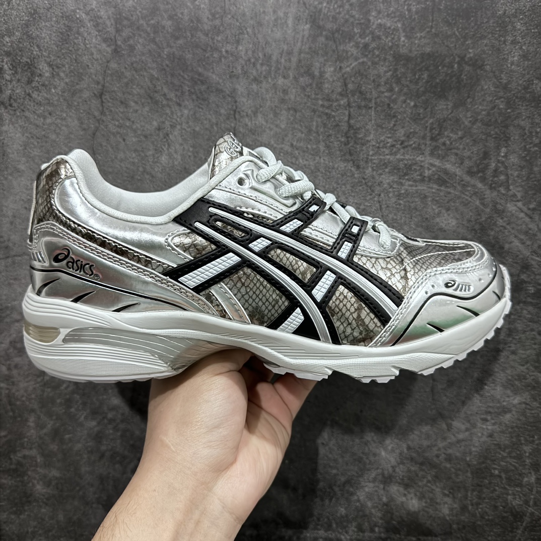 【公司级】ASICS Tiger GEL-1090系列低帮户外风休闲运动跑步鞋 全网最高性价比版本 日本专业跑鞋品牌-亚瑟士/采用合成革透气配合部分网眼布鞋面材质#鞋身前途稳定包裹系统n#全新轻量EVA发泡缓震中底n#外置特殊防滑耐磨橡胶底片❗ 货号：1203A243-022  D1D6 尺码：36 37 37.5 38 39 39.5 40.5 41.5 42 42.5 43.5 44 45 编码：LDS240260-莆田鞋批发中心