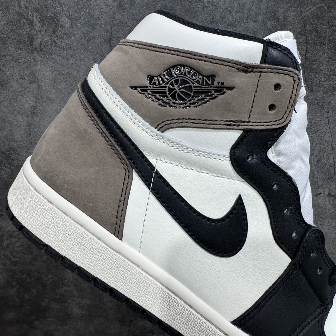 图片[7]-【FQ版本】Air Jordan AJ1 Retro High 高帮黑摩卡小倒钩 555088-105n全新工厂 中高端首选版本 全套原纸板楦头开发原厂特供皮料加持 确保原汁原味完美呈现一代版型 一比一鞋头弧度高度鞋身弧度数据细节工艺流程均保持原鞋一致后跟弧度收口自然对折 极致一眼正品既视感原厂皮料 进口玻璃冲刀皮料裁剪零毛边 承诺百分百一致原鞋 全鞋电脑针车工艺 鞋面清洁度最高QC检验标准 控制溢胶 飞翼3D高频深度立体 鞋盒、防尘纸 均采购来自原厂Size：40 40.5 41 42 42.5 43 44 44.5 45 46 47.5 编码：T1360380-莆田鞋批发中心