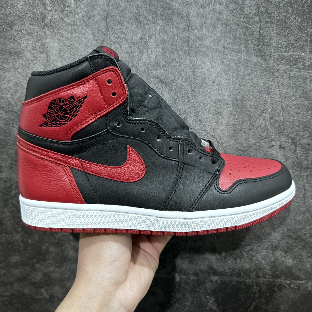 【FQ版本】Air Jordan AJ1 Retro High 高帮黑红禁穿 555088-001中高端首选版本 全套原纸板楦头开发原厂特供皮料加持 确保原汁原味完美呈现一代版型 一比一鞋头弧度高度鞋身弧度数据细节工艺流程均保持原鞋一致后跟弧度收口自然对折 极致一眼正品既视感原厂皮料 进口玻璃冲刀皮料裁剪零毛边 承诺百分百一致原鞋 全鞋电脑针车工艺 鞋面清洁度最高QC检验标准 控制溢胶 飞翼3D高频深度立体 鞋盒、防尘纸 均采购来自原厂Size：40 40.5 41 42 42.5 43 44 44.5 45 46 47.5 编码：T1360380-莆田鞋批发中心