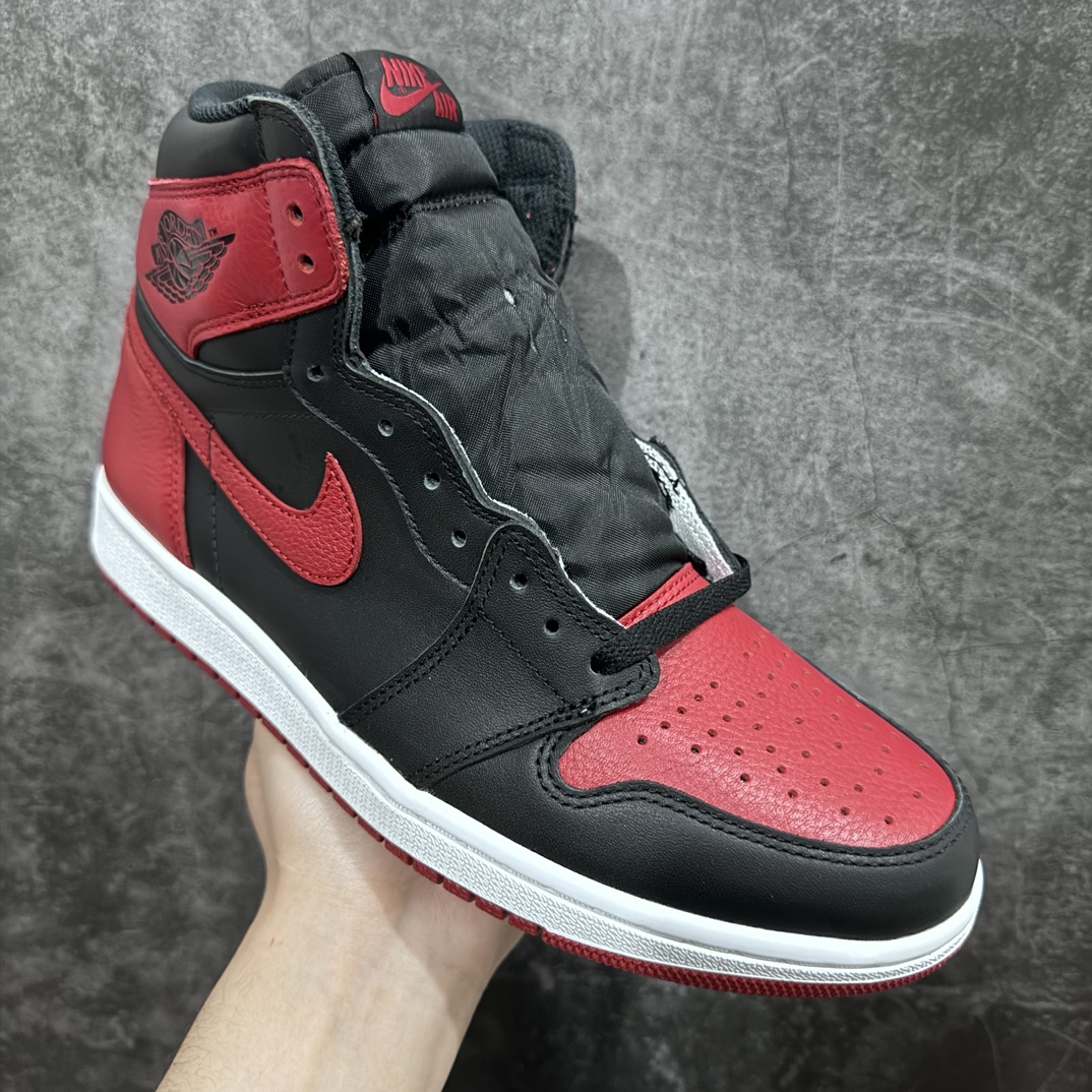 图片[3]-【FQ版本】Air Jordan AJ1 Retro High 高帮黑红禁穿 555088-001中高端首选版本 全套原纸板楦头开发原厂特供皮料加持 确保原汁原味完美呈现一代版型 一比一鞋头弧度高度鞋身弧度数据细节工艺流程均保持原鞋一致后跟弧度收口自然对折 极致一眼正品既视感原厂皮料 进口玻璃冲刀皮料裁剪零毛边 承诺百分百一致原鞋 全鞋电脑针车工艺 鞋面清洁度最高QC检验标准 控制溢胶 飞翼3D高频深度立体 鞋盒、防尘纸 均采购来自原厂Size：40 40.5 41 42 42.5 43 44 44.5 45 46 47.5 编码：T1360380-莆田鞋批发中心