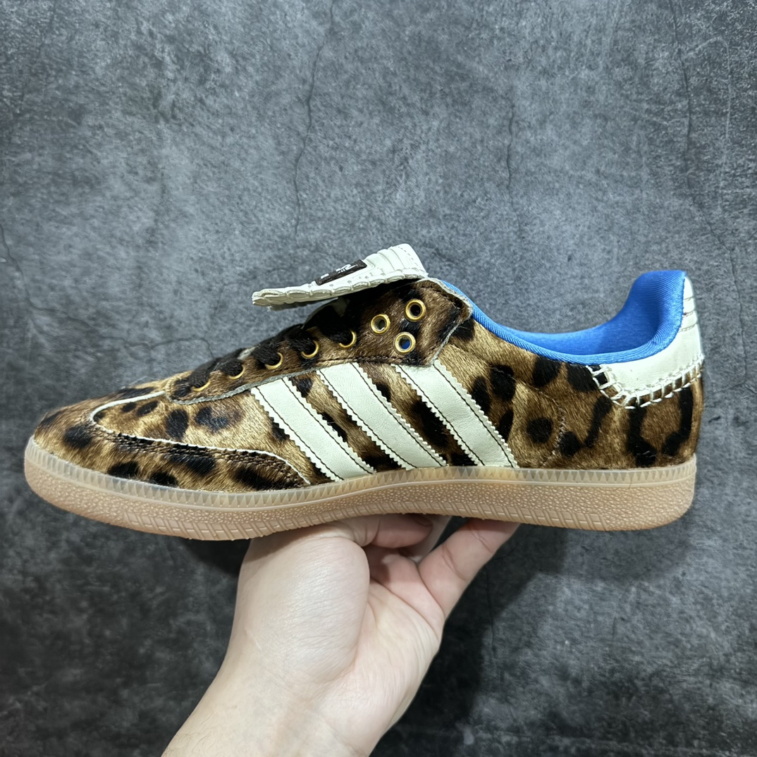 200 Pharrell Williams x Adidas   Originals Samba"Humanrace" 桑巴系列板鞋 长舌版 IE0378