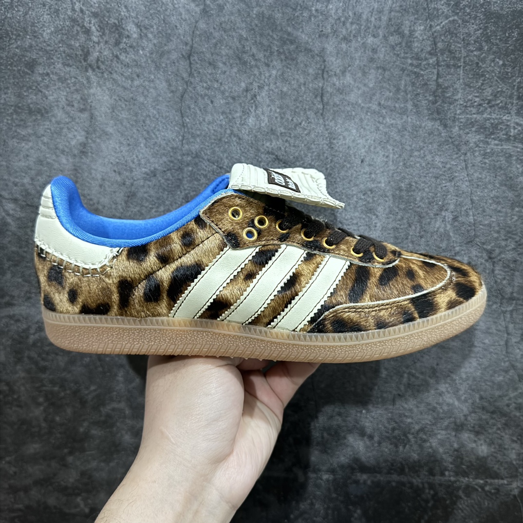 200 Pharrell Williams x Adidas   Originals Samba”Humanrace” 桑巴系列板鞋 长舌版 IE0378