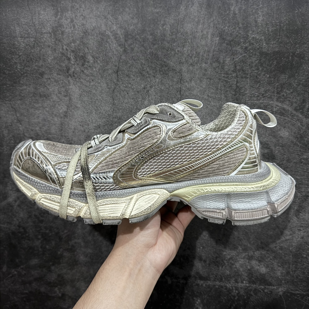 图片[2]-【X版纯原】BALENCIAGA 3XL Sneakers 巴黎世家十代网布系带低帮走秀复古老爹鞋n全新版本 全新顶端品质 全套原纸板楦头开发 最原汁原味的灵魂版型全鞋荧光划线卡点 胶水把控整洁度追求极致完美 每一双都是工艺品 多重QC质检 超越公司货的品控标准 实实在在的免检产品 原盒原配 正确字体电绣 粗细、位置、大小正确 侧边TPU 透气孔匹配意产原版 正确分离大底 TPU软底 原版一致大底LOGO 立体感十足 原厂皮料水洗做旧 采购原厂网纱 不含皮革 网布材料和聚氨酯 磨损效果 鞋头边缘和后帮 Balenciaga 徽标 鞋面和后跟凸印尺码 鞋舌 3XL 橡胶品牌标识和反光细节 鞋帮拉袢和鞋舌拉祥 配反光细节 备用鞋带在鞋履前侧 可在穿着前取下 便于不同造型搭配 正常尺码 尺码：35 36 37 38 39 40 41 42 43 44 45 46 编码：X10460490-莆田鞋批发中心