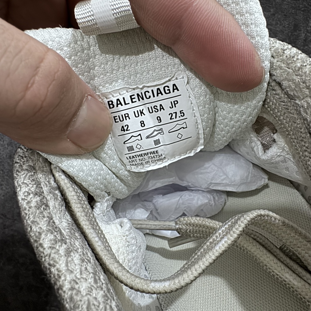 图片[8]-【X版纯原】BALENCIAGA 3XL Sneakers 巴黎世家十代网布系带低帮走秀复古老爹鞋n全新版本 全新顶端品质 全套原纸板楦头开发 最原汁原味的灵魂版型全鞋荧光划线卡点 胶水把控整洁度追求极致完美 每一双都是工艺品 多重QC质检 超越公司货的品控标准 实实在在的免检产品 原盒原配 正确字体电绣 粗细、位置、大小正确 侧边TPU 透气孔匹配意产原版 正确分离大底 TPU软底 原版一致大底LOGO 立体感十足 原厂皮料水洗做旧 采购原厂网纱 不含皮革 网布材料和聚氨酯 磨损效果 鞋头边缘和后帮 Balenciaga 徽标 鞋面和后跟凸印尺码 鞋舌 3XL 橡胶品牌标识和反光细节 鞋帮拉袢和鞋舌拉祥 配反光细节 备用鞋带在鞋履前侧 可在穿着前取下 便于不同造型搭配 正常尺码 尺码：35 36 37 38 39 40 41 42 43 44 45 46 编码：X10460490-莆田鞋批发中心