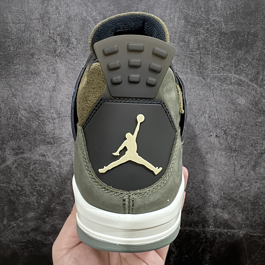 图片[4]-【PK纯原】Air Jordan AJ4 Retro \”Olive Canvas\” 军绿色 FB9927-200 耗时半年巨作 全套原纸板楦头开发 原厂特供皮料加持 确保原汁原味 完美呈现四代版型 一比一鞋头弧度高度鞋身弧度 数据细节工艺流程均保持原鞋一致 原厂TPU网格鞋带扣 正确内里网布 菱角分明不变形无多余毛边 柔软性质感一致于原鞋 原厂织唛标 原厂飞人电绣工艺 尾指中部跳三针 独家绑鞋带手法 印刷中底布 四线拉帮 米色美纹纸贴合固定 进口港宝加持 后跟自然饱满 全鞋荧光划线卡点 追求极致完美 每一双都是工艺品 多重QC质检 超越公司货的品控标准 实实在在的免检产品  尺码：36 36.5 37.5 38 38.5 39 40 40.5 41 42 42.5 43 44 44.5 45 46 47.5-莆田鞋批发中心