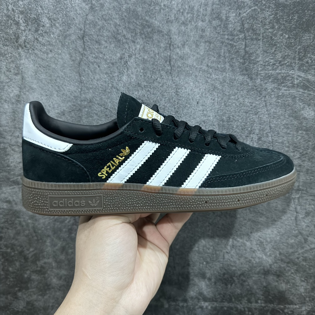 【纯原版】Adidas Handball Spezial  阿迪达斯经典款反毛皮复古休闲板鞋 黑白IE7013n原厂原档案开发出品 皮料切割干净无任何毛边鞋型细节完美 超高清洁度 市场最高版本  尺码：35.5 36 36.5 37 38 38.5 39 40 40.5 41 42 42.5 43 44 44.5 45-莆田鞋批发中心