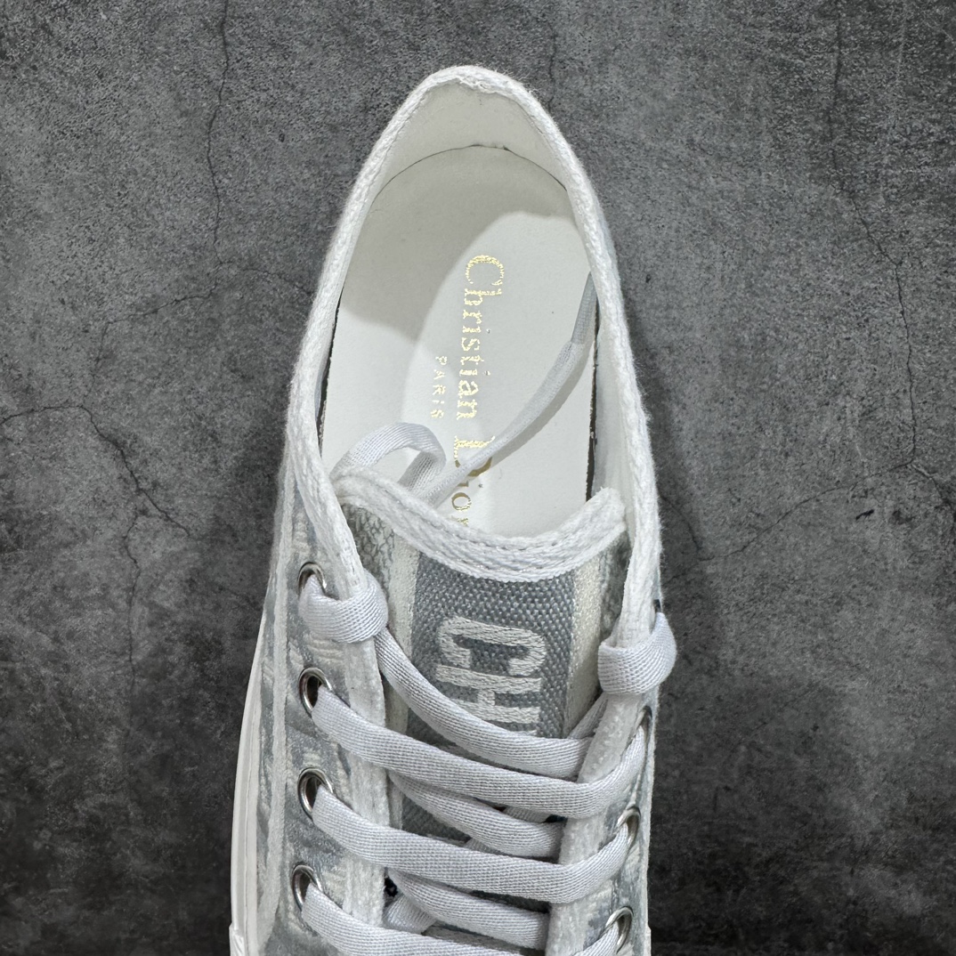 图片[8]-【广东公司级版本】 Dior迪奥Walk\’n系列 老花 刺绣 厚底帆布鞋 休闲运动鞋 原版购入开发 做货 这款 Walk\’n\’Dior 厚底运动鞋是一款时尚单品，提升该系列的格调。Oblique 印花棉质刺绣鞋面，搭配舒适厚底、鞋舌和 Christian Dior Paris 标志鞋带。可为各式休闲造型增添时髦气质 ▪️面料： 原版定制进口Oblique 印花刺绣 ▪️内里： 进口柔软羊皮里 ▪️大底： 原版独家开模TPU材质 ▪️底厚： 4.5CM ▪️尺码： 女款35-40-选品中心