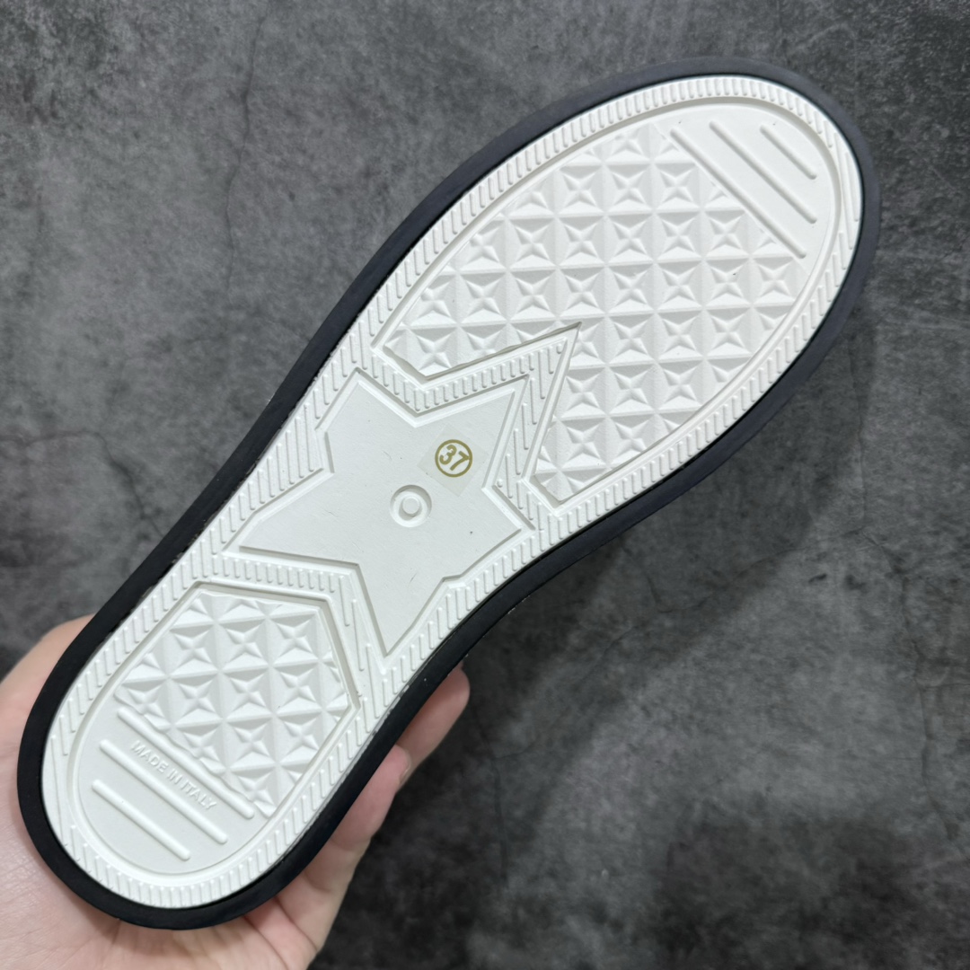 图片[9]-【广东公司级版本】 Dior迪奥Walk\’n系列 老花 刺绣 厚底帆布鞋 休闲运动鞋 原版购入开发 做货 这款 Walk\’n\’Dior 厚底运动鞋是一款时尚单品，提升该系列的格调。Oblique 印花棉质刺绣鞋面，搭配舒适厚底、鞋舌和 Christian Dior Paris 标志鞋带。可为各式休闲造型增添时髦气质 ▪️面料： 原版定制进口Oblique 印花刺绣 ▪️内里： 进口柔软羊皮里 ▪️大底： 原版独家开模TPU材质 ▪️底厚： 4.5CM ▪️尺码： 女款35-40-选品中心