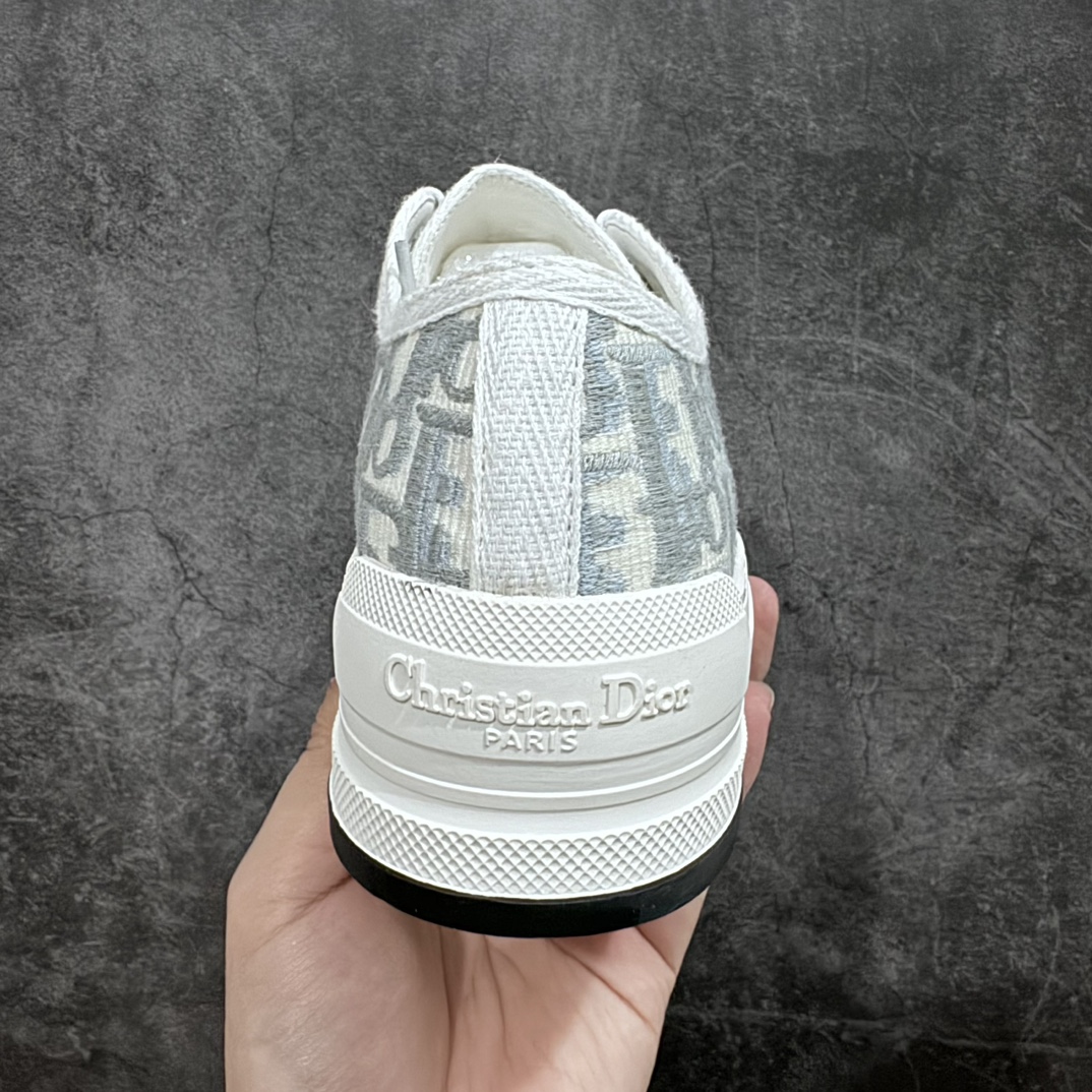 图片[4]-【广东公司级版本】 Dior迪奥Walk\’n系列 老花 刺绣 厚底帆布鞋 休闲运动鞋 原版购入开发 做货 这款 Walk\’n\’Dior 厚底运动鞋是一款时尚单品，提升该系列的格调。Oblique 印花棉质刺绣鞋面，搭配舒适厚底、鞋舌和 Christian Dior Paris 标志鞋带。可为各式休闲造型增添时髦气质 ▪️面料： 原版定制进口Oblique 印花刺绣 ▪️内里： 进口柔软羊皮里 ▪️大底： 原版独家开模TPU材质 ▪️底厚： 4.5CM ▪️尺码： 女款35-40-选品中心