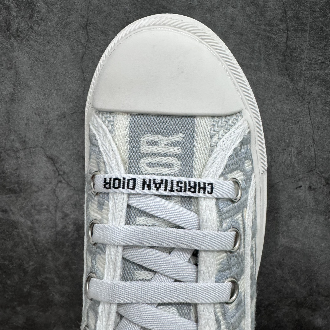 图片[5]-【广东公司级版本】 Dior迪奥Walk\’n系列 老花 刺绣 厚底帆布鞋 休闲运动鞋 原版购入开发 做货 这款 Walk\’n\’Dior 厚底运动鞋是一款时尚单品，提升该系列的格调。Oblique 印花棉质刺绣鞋面，搭配舒适厚底、鞋舌和 Christian Dior Paris 标志鞋带。可为各式休闲造型增添时髦气质 ▪️面料： 原版定制进口Oblique 印花刺绣 ▪️内里： 进口柔软羊皮里 ▪️大底： 原版独家开模TPU材质 ▪️底厚： 4.5CM ▪️尺码： 女款35-40-选品中心